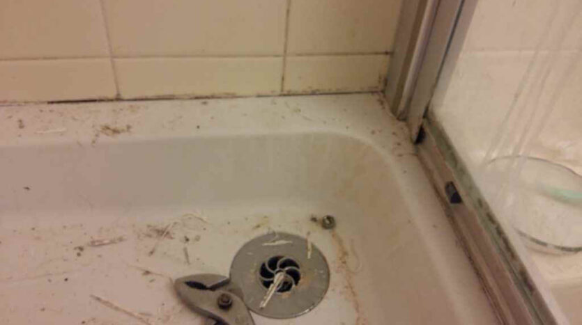 bathroom before reno 2