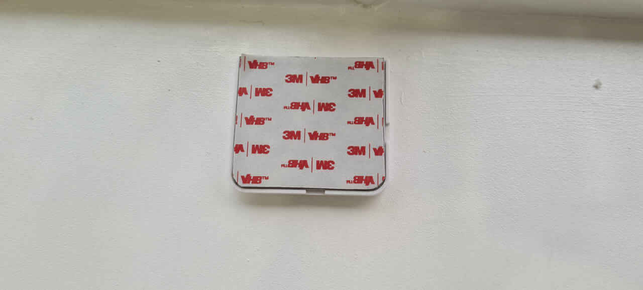 Mounting bracket 3M sticky pads