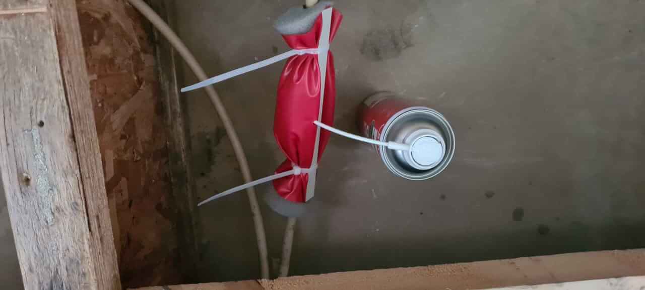 Freezing 10mm plastic central heating pipes in order to fit new radiator valves