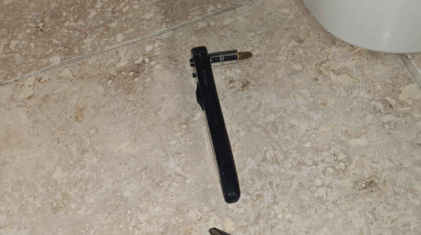 ratchet with cross head bit to tighten basin screws