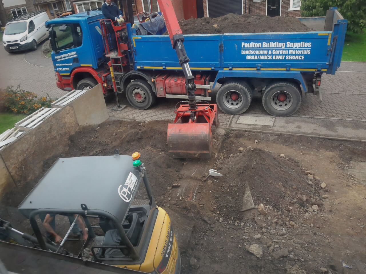 Muckaway grab lorry picking up spoil pile