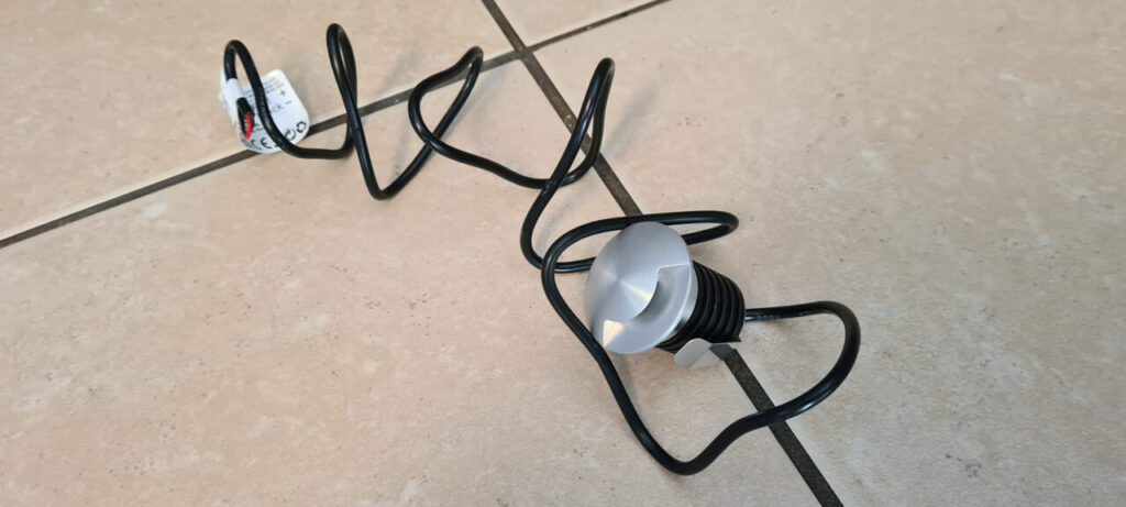 Unidirectional LED drive over light path finder light